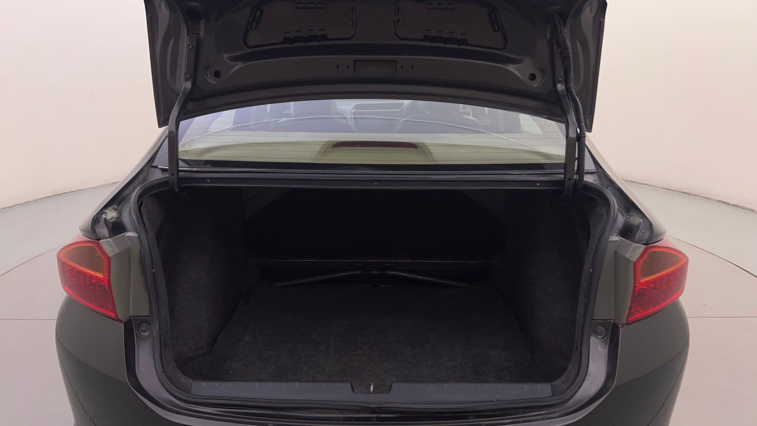 Used 2016 Honda City V Petrol Manual interior DICKY INSIDE VIEW