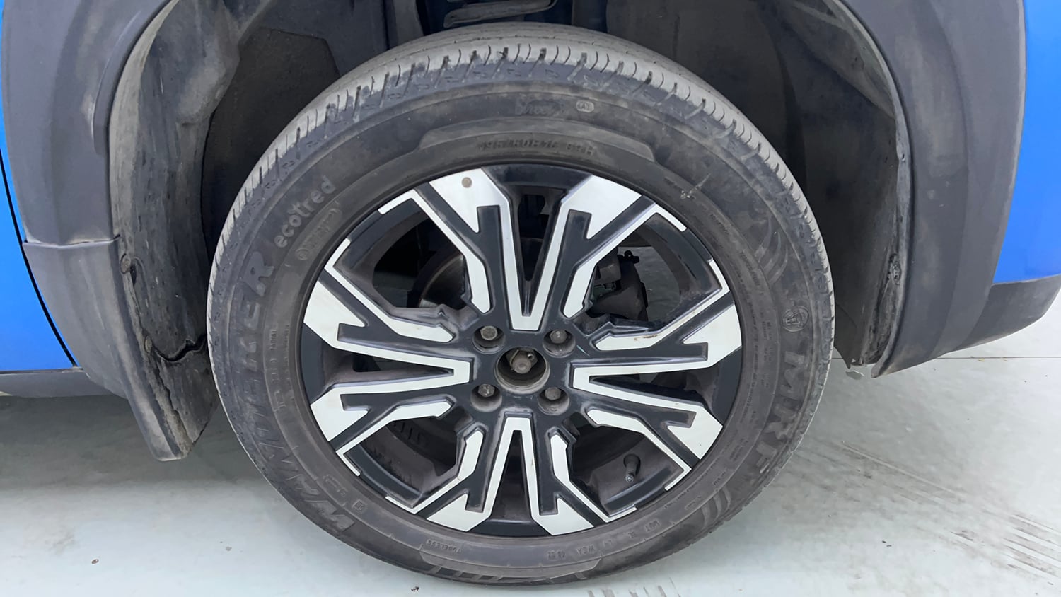 Used 2022 Renault Kiger RXZ Turbo CVT Petrol Automatic tyres RIGHT FRONT TYRE RIM VIEW