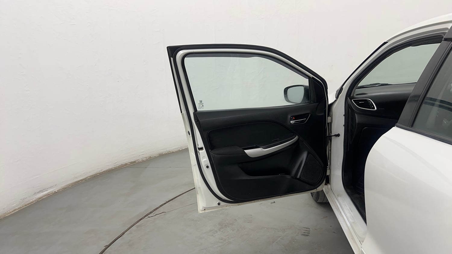 Used 2017 Maruti Suzuki Baleno Delta 1.2 Petrol Manual interior LEFT FRONT DOOR OPEN VIEW