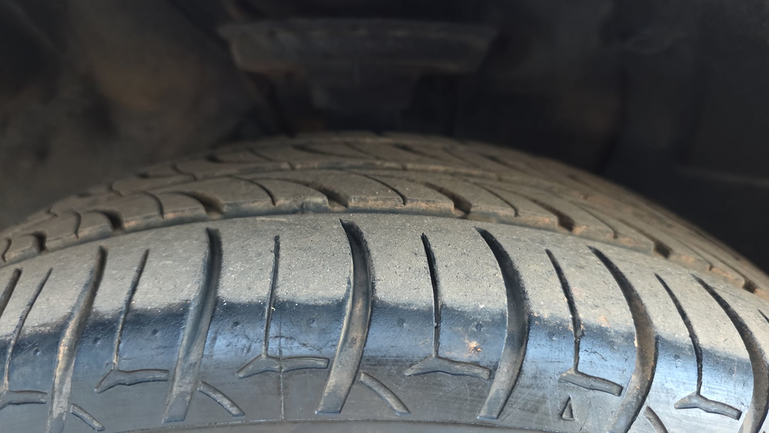 Used 2015 Hyundai Elite i20 Sportz 1.2 (O) Petrol Manual tyres RIGHT FRONT TYRE TREAD VIEW