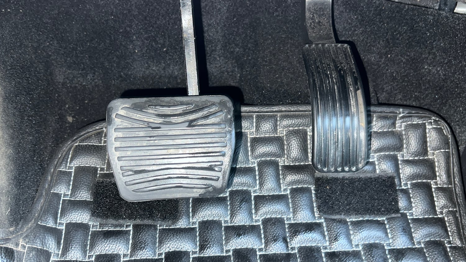 Used 2025 Mahindra Thar Roxx AX7 L Diesel AT 2WD Diesel Automatic interior PEDALS VIEW