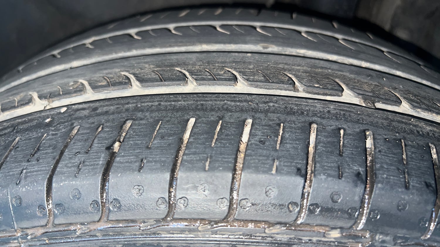 Used 2015 Maruti Suzuki Swift Dzire ZXI Petrol Manual tyres LEFT REAR TYRE TREAD VIEW