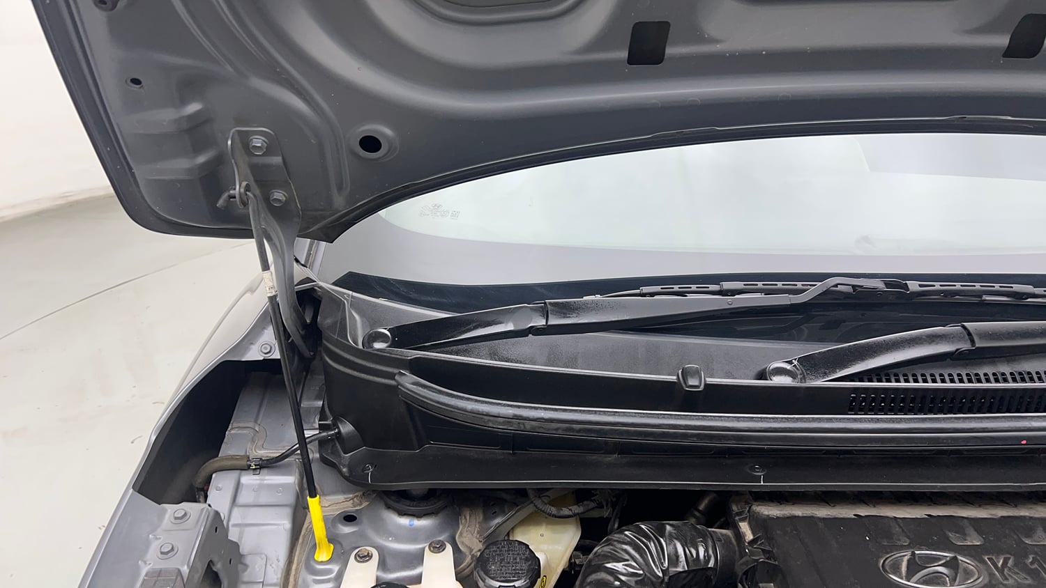 Used 2023 Hyundai Exter SX (O) 1.2 MT Petrol Manual engine ENGINE RIGHT SIDE HINGE & APRON VIEW