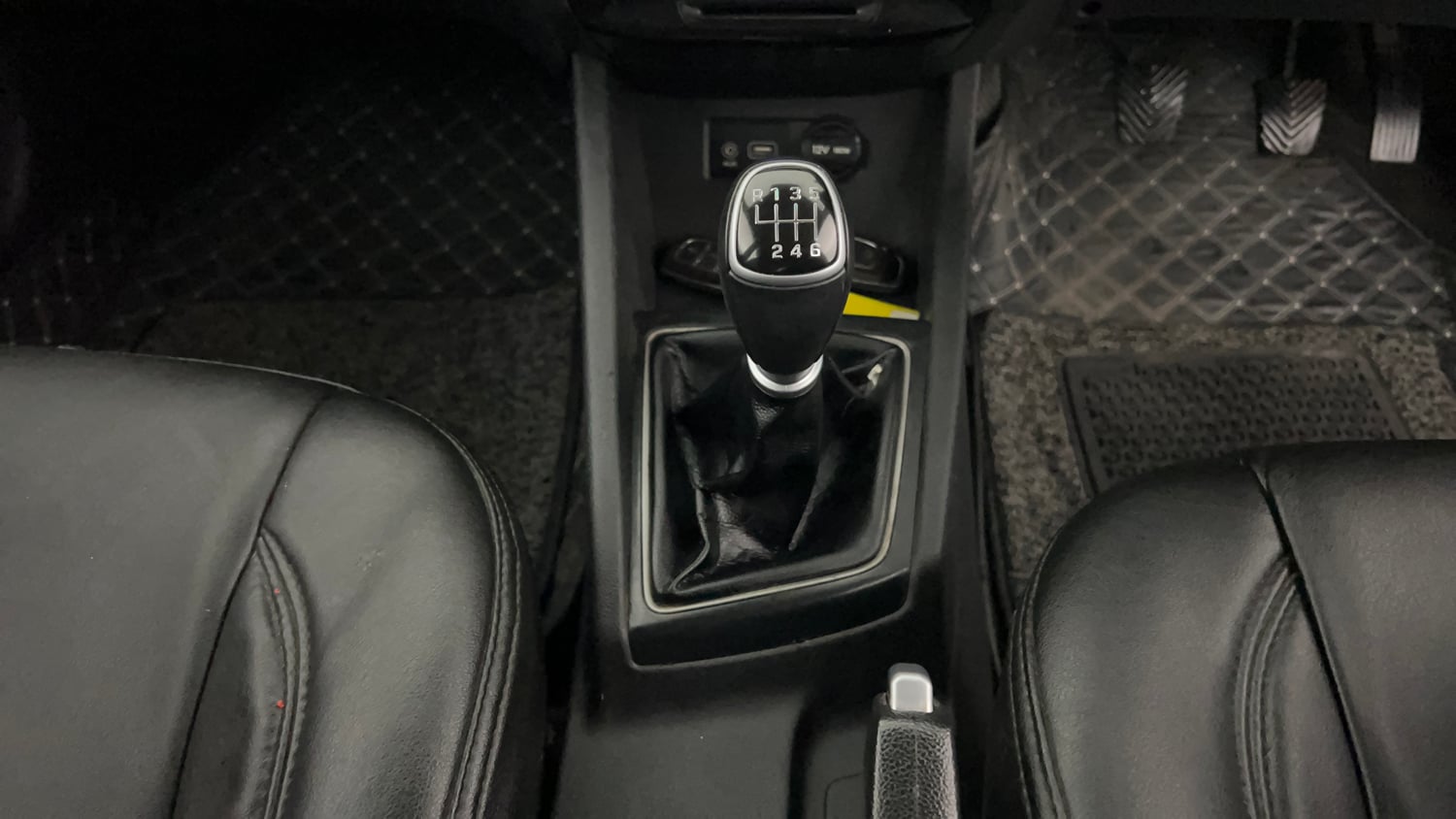Used 2017 Hyundai Elite i20 Asta 1.4 CRDI (O) Diesel Manual interior GEAR  KNOB VIEW