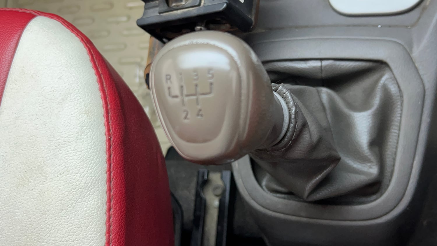 Used 2016 Datsun Redi-GO T (O) Petrol Manual interior GEAR  KNOB VIEW