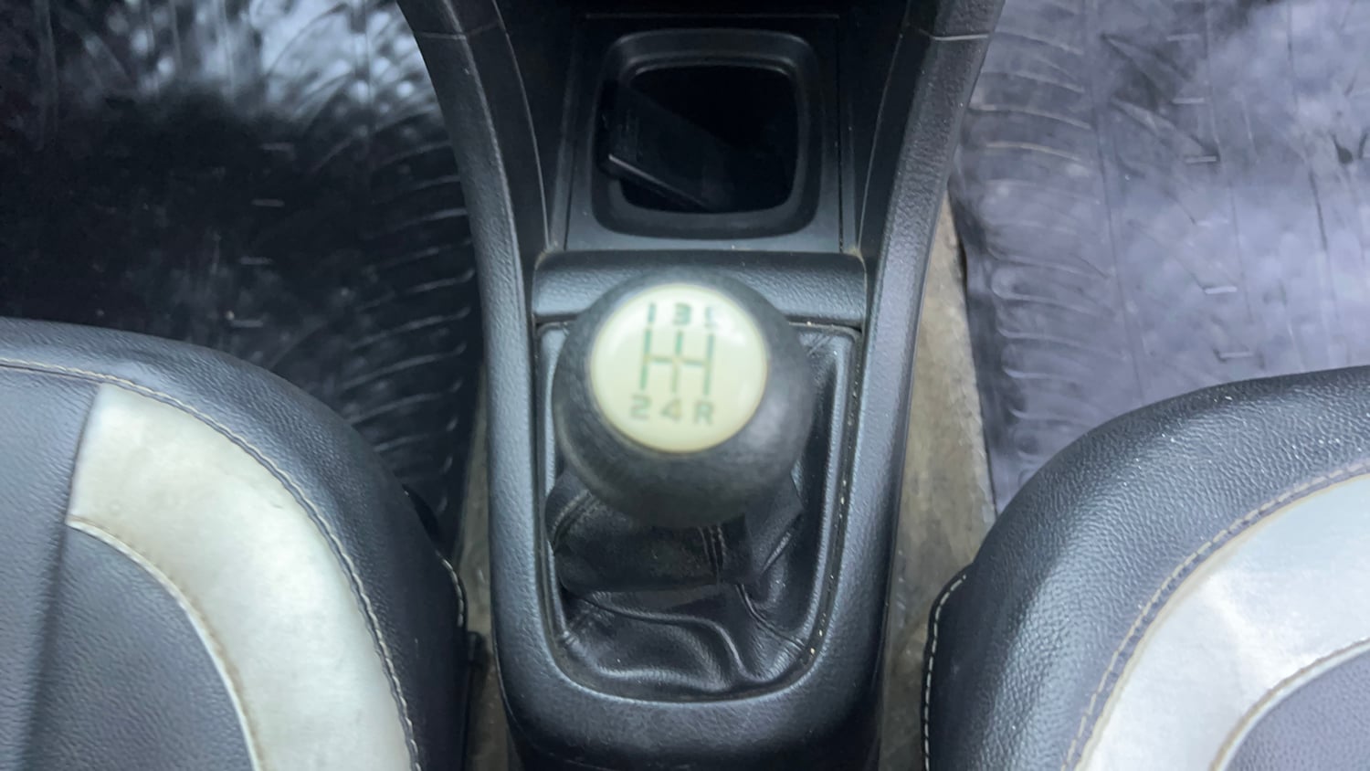 Used 2014 Maruti Suzuki Swift VXi Petrol Manual interior GEAR  KNOB VIEW