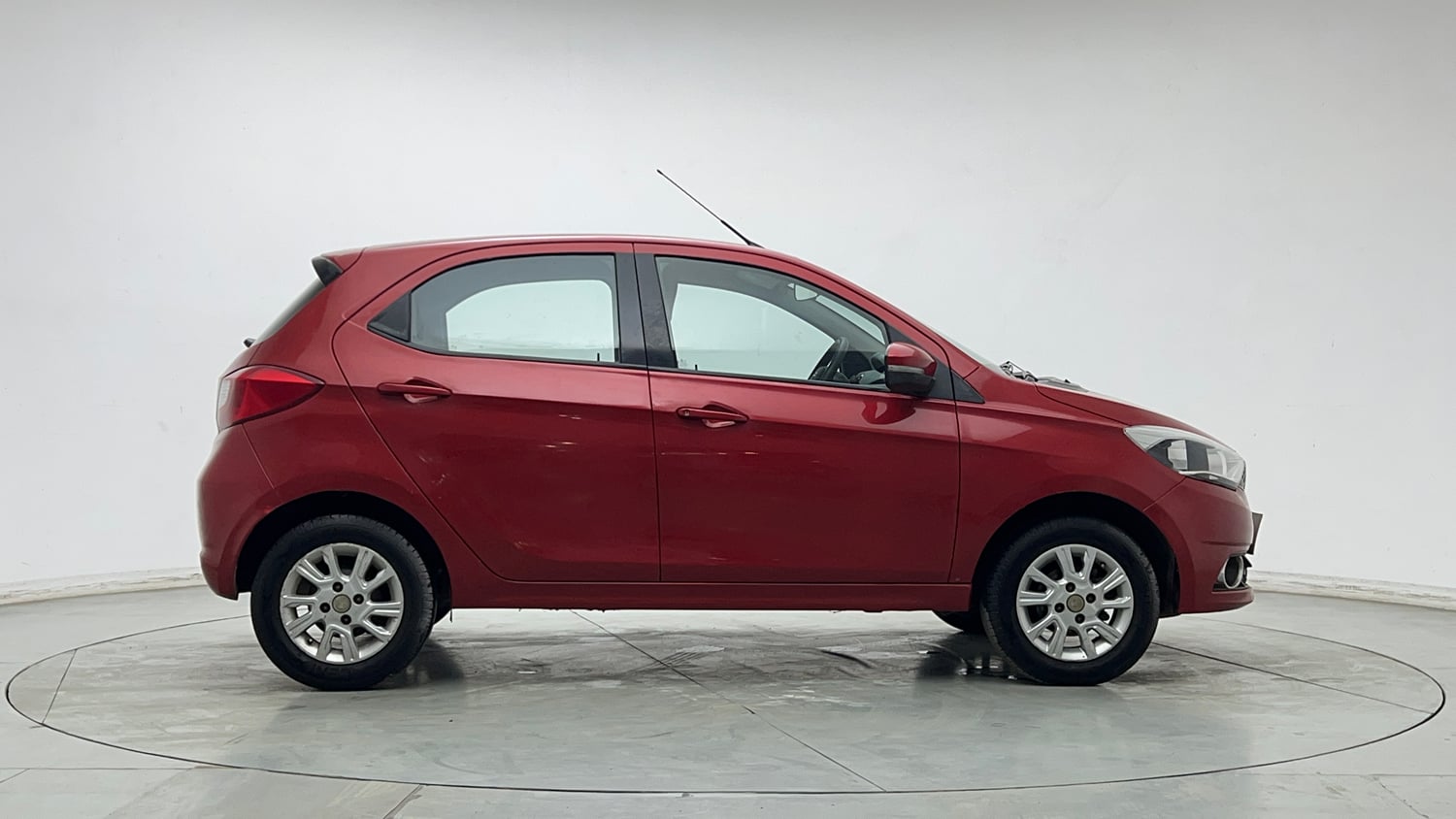 Used 2018 Tata Tiago Revotron XZA Petrol Automatic exterior RIGHT SIDE VIEW