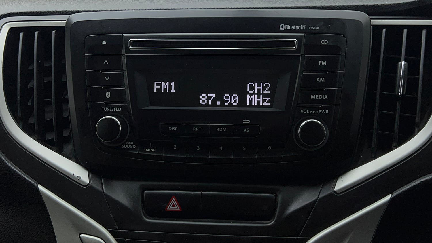 Used 2018 Maruti Suzuki Baleno Delta 1.2 Petrol Manual top_features Integrated (in-dash) music system