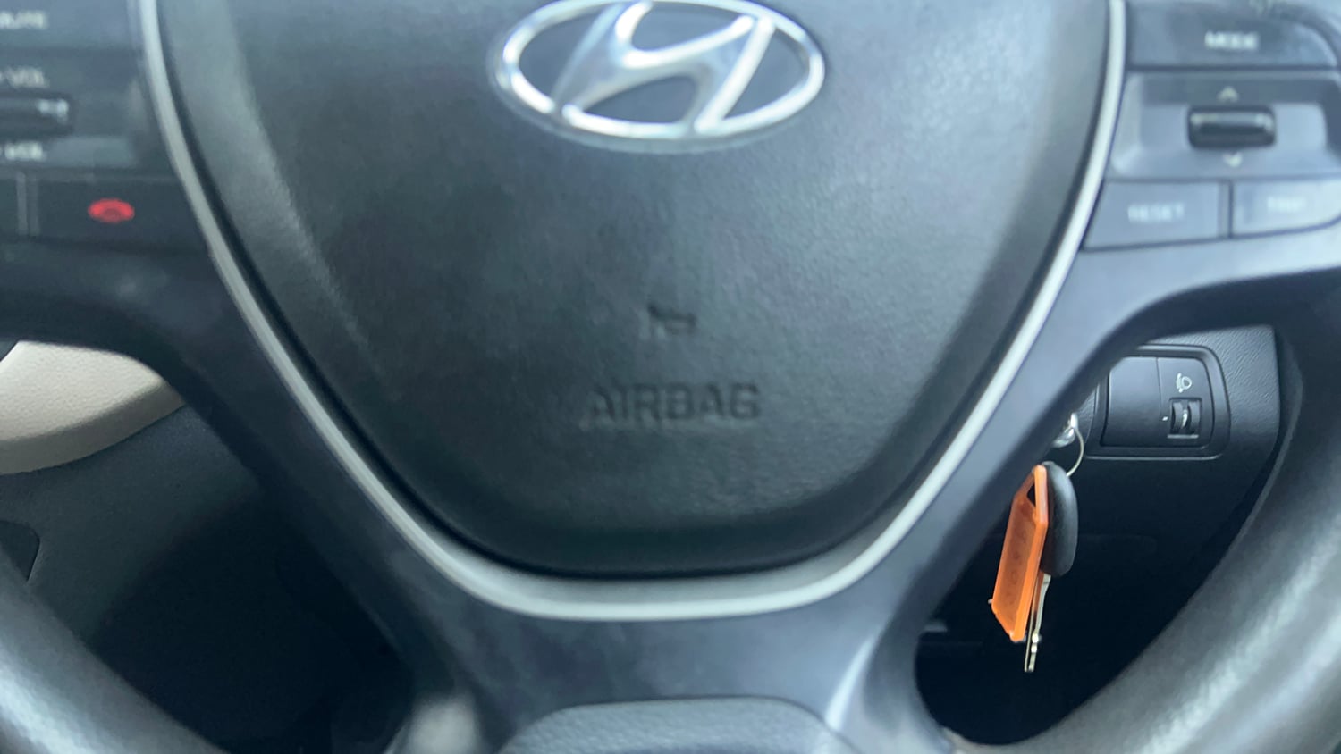 Used 2015 Hyundai Elite i20 Sportz 1.2 Petrol Manual top_features Airbags