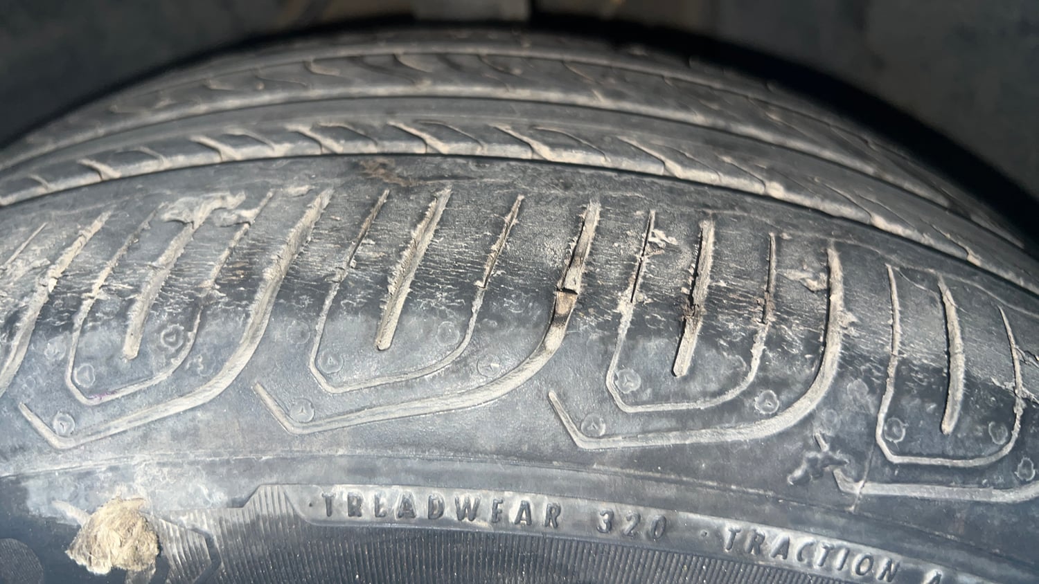 Used 2023 Tata Altroz XZA Plus Petrol Petrol Automatic tyres LEFT FRONT TYRE TREAD VIEW