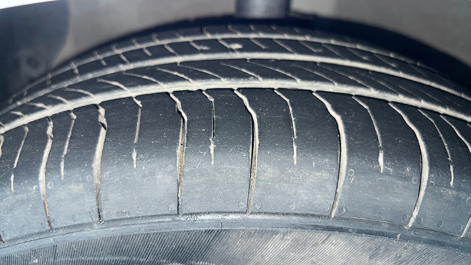 Used 2016 Hyundai Grand i10 Sportz 1.2 Kappa VTVT Petrol Manual tyres LEFT FRONT TYRE TREAD VIEW
