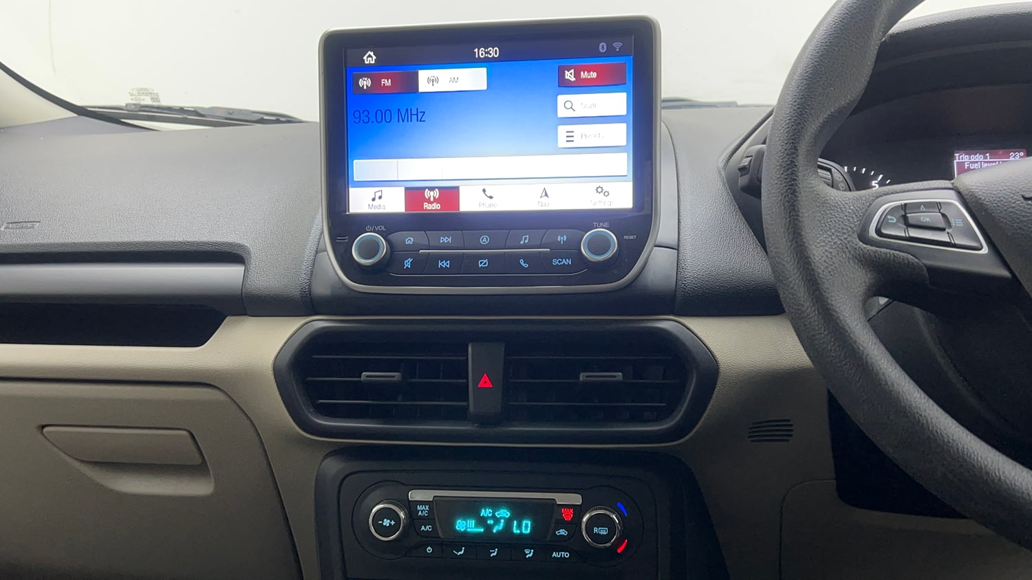 Used 2021 Ford EcoSport Trend 1.5L Ti-VCT Petrol Manual interior MUSIC SYSTEM & AC CONTROL VIEW