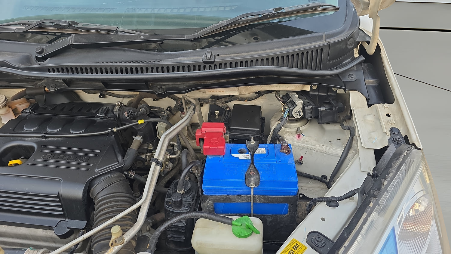 Used 2017 Maruti Suzuki Wagon R VXI Petrol Manual engine ENGINE LEFT SIDE HINGE & APRON VIEW