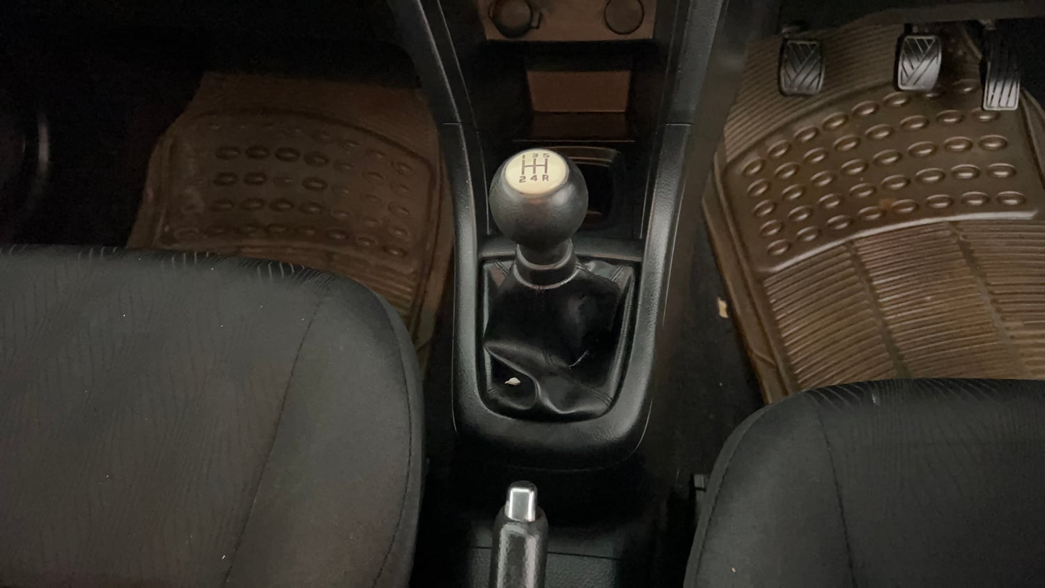Used 2013 Maruti Suzuki Swift VXi Petrol Manual interior GEAR  KNOB VIEW