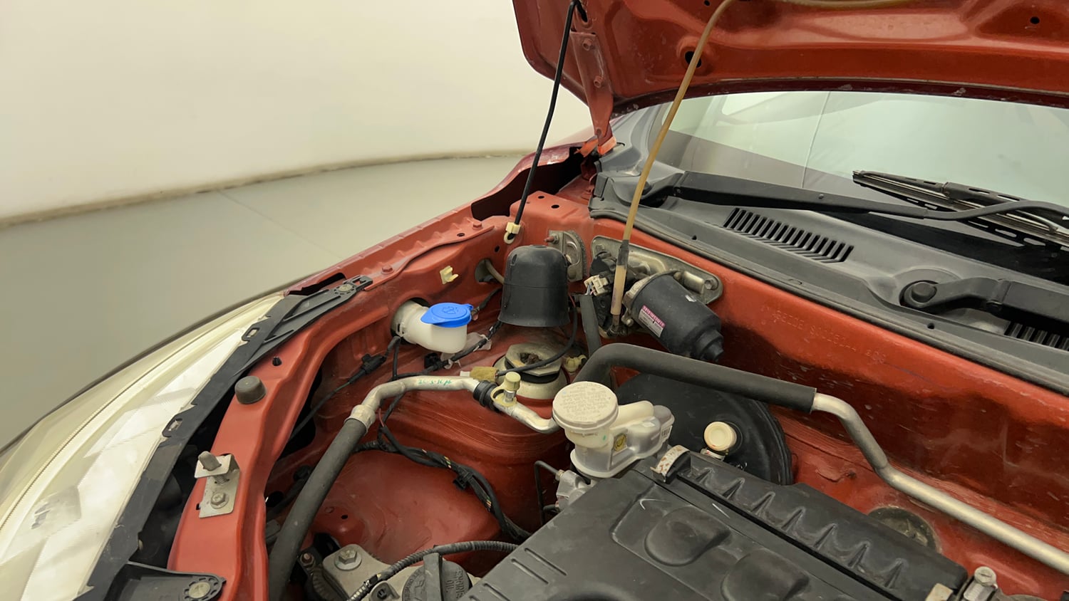Used 2016 Maruti Suzuki Alto K10 VXi Petrol Manual engine ENGINE RIGHT SIDE HINGE & APRON VIEW