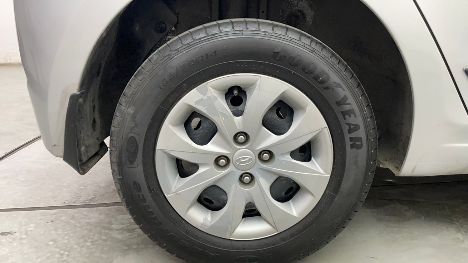 Used 2016 Hyundai Elite i20 Sportz 1.4 CRDI Diesel Manual tyres RIGHT REAR TYRE RIM VIEW