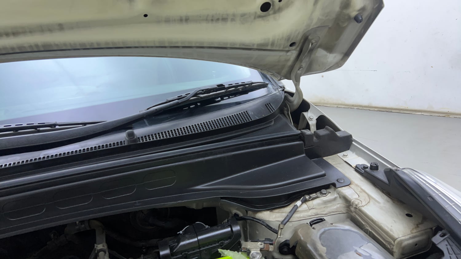 Used 2019 Hyundai Creta SX 1.6 AT Petrol Petrol Automatic engine ENGINE LEFT SIDE HINGE & APRON VIEW