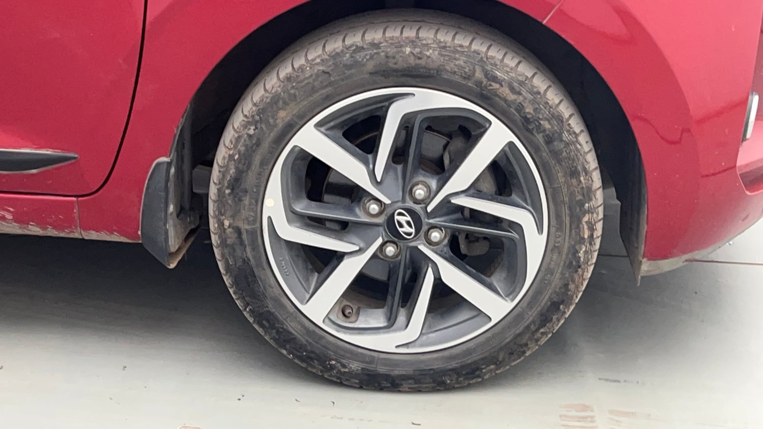 Used 2020 Hyundai Grand i10 Nios Asta AMT 1.2 Kappa VTVT Petrol Automatic tyres RIGHT FRONT TYRE RIM VIEW