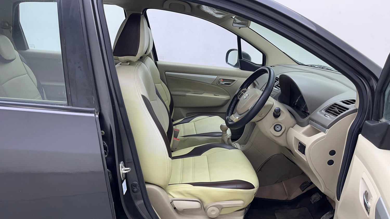 Used 2018 Maruti Suzuki Ertiga ZXI Petrol Manual interior RIGHT SIDE FRONT DOOR CABIN VIEW