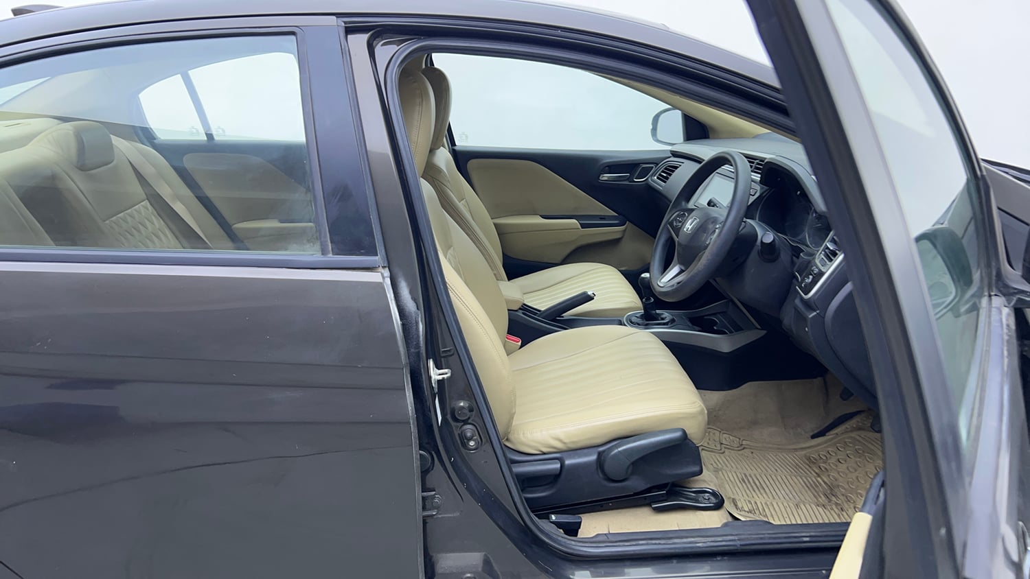 Used 2022 Honda City 4th Generation V Petrol Petrol Manual interior RIGHT SIDE FRONT DOOR CABIN VIEW