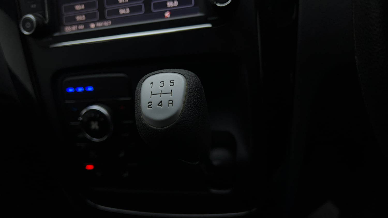Used 2018 Mahindra KUV100 NXT K6 Plus 6 STR Petrol Manual interior GEAR  KNOB VIEW