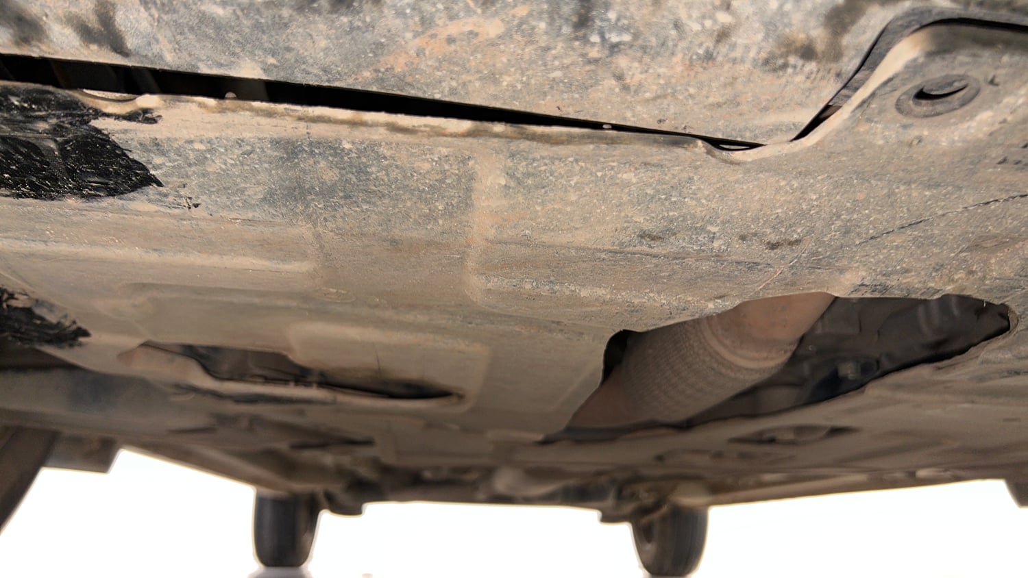 Used 2022 Mahindra XUV 300 W8 (O) 1.2 Petrol Petrol Manual extra FRONT LEFT UNDERBODY VIEW