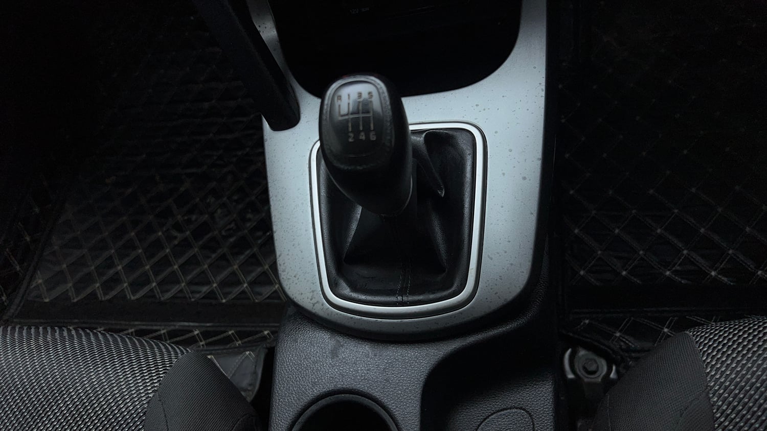 Used 2024 Kia Seltos HTE 1.5 Diesel MT Diesel Manual interior GEAR  KNOB VIEW