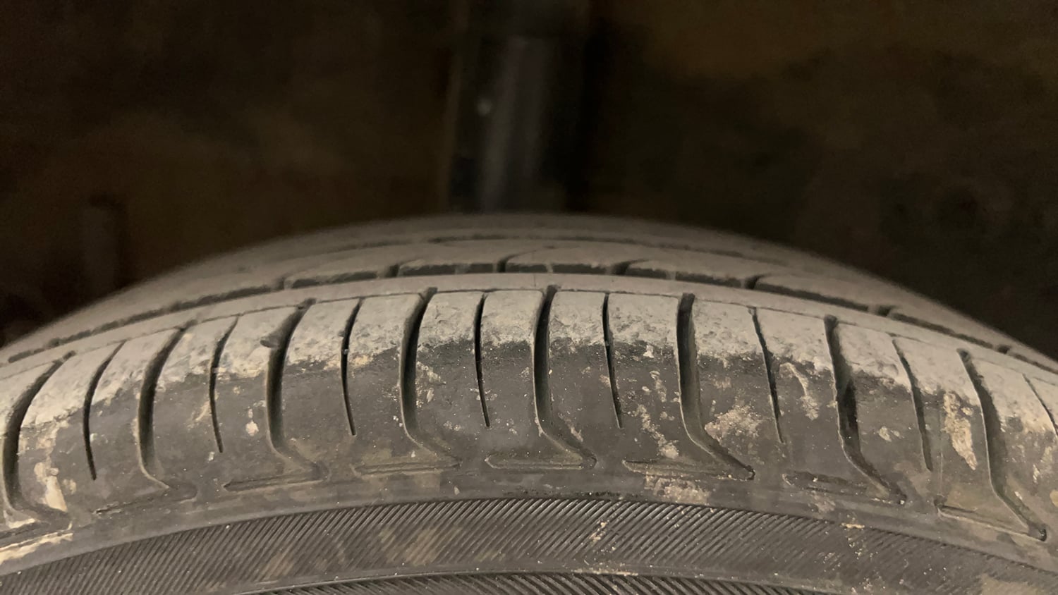Used 2014 Maruti Suzuki Celerio VXi AMT Petrol Automatic tyres RIGHT REAR TYRE TREAD VIEW
