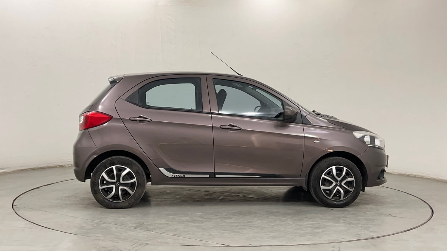 Used 2018 Tata Tiago Revotron XT Petrol Manual exterior RIGHT SIDE VIEW