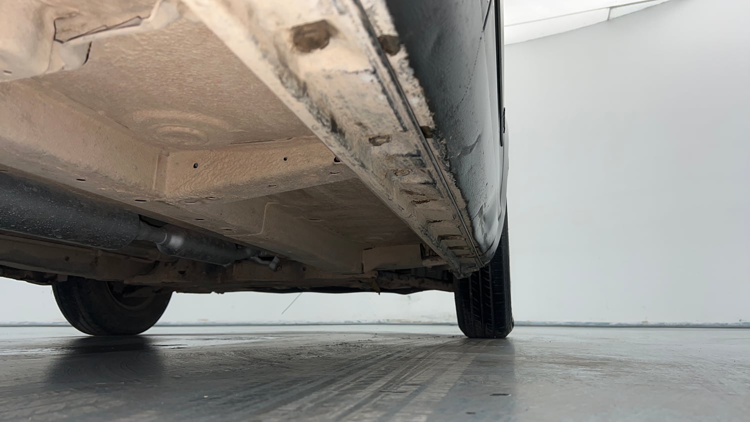 Used 2013 Maruti Suzuki Swift VXi Petrol Manual extra REAR RIGHT UNDERBODY VIEW