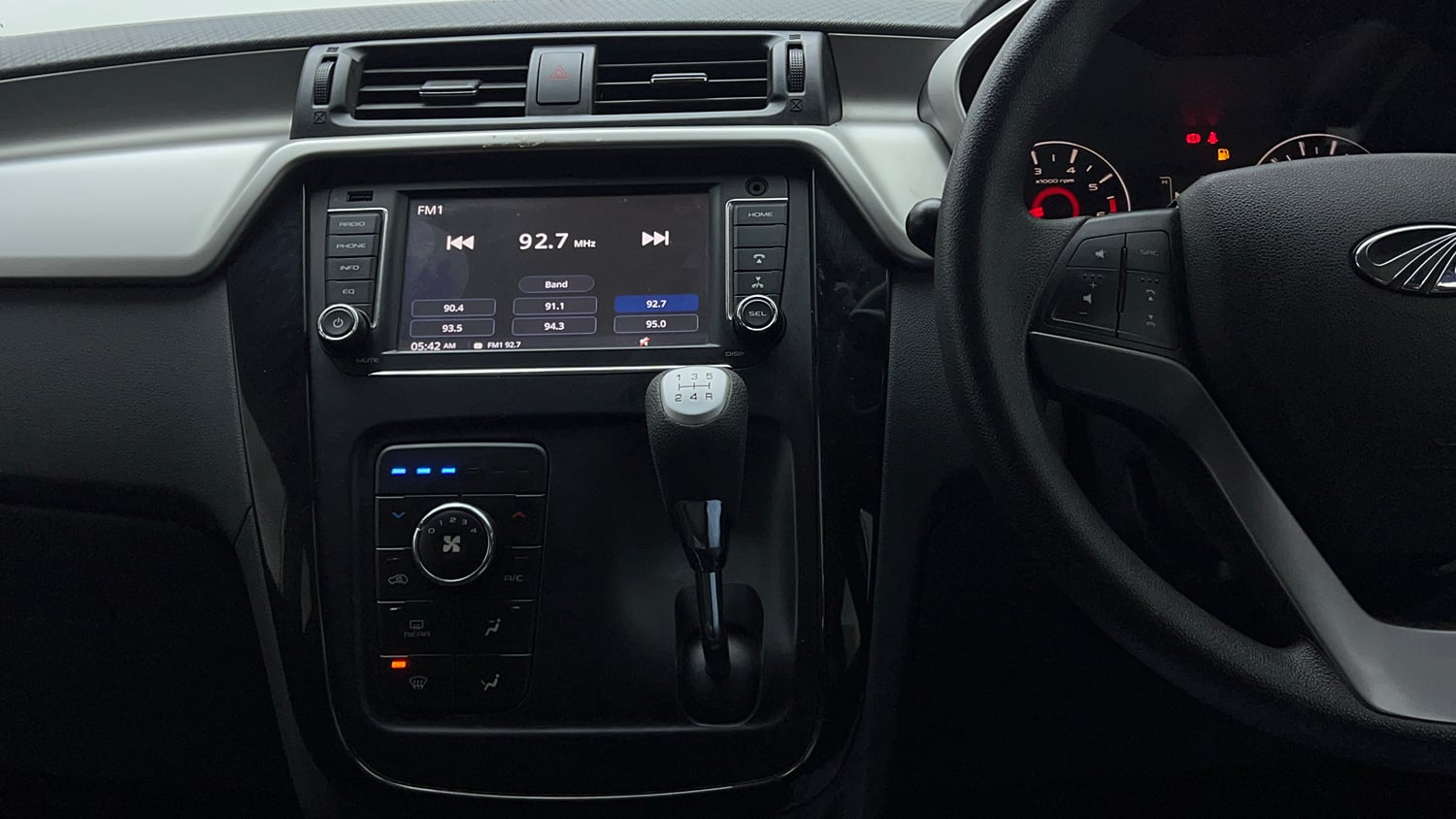 Used 2018 Mahindra KUV100 NXT K6 Plus 6 STR Petrol Manual interior MUSIC SYSTEM & AC CONTROL VIEW