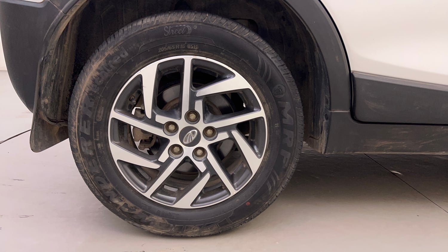 Used 2022 Mahindra XUV 300 W8 (O) 1.2 Petrol Petrol Manual tyres RIGHT REAR TYRE RIM VIEW