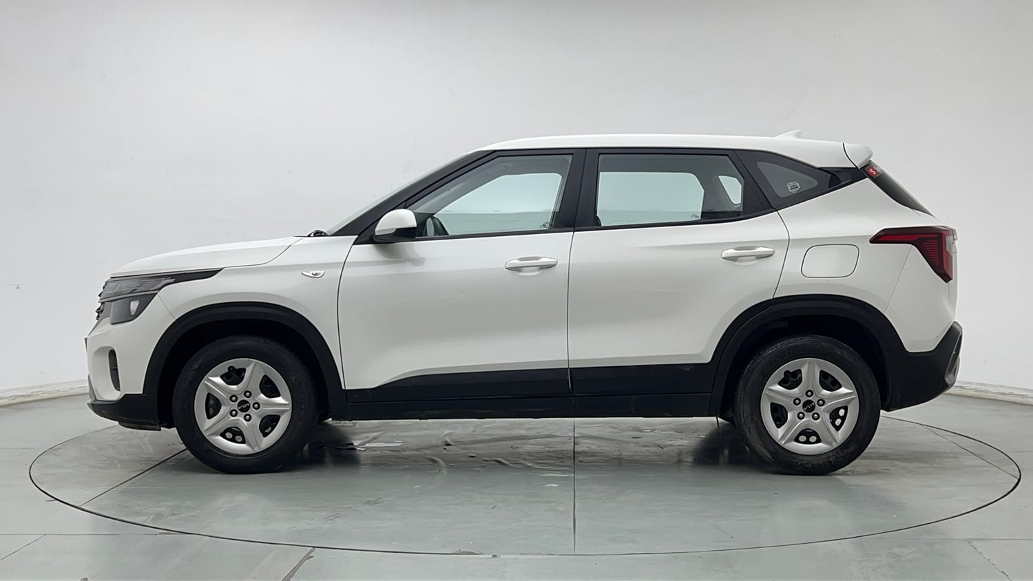 Used 2024 Kia Seltos HTE 1.5 Diesel MT Diesel Manual exterior LEFT SIDE VIEW