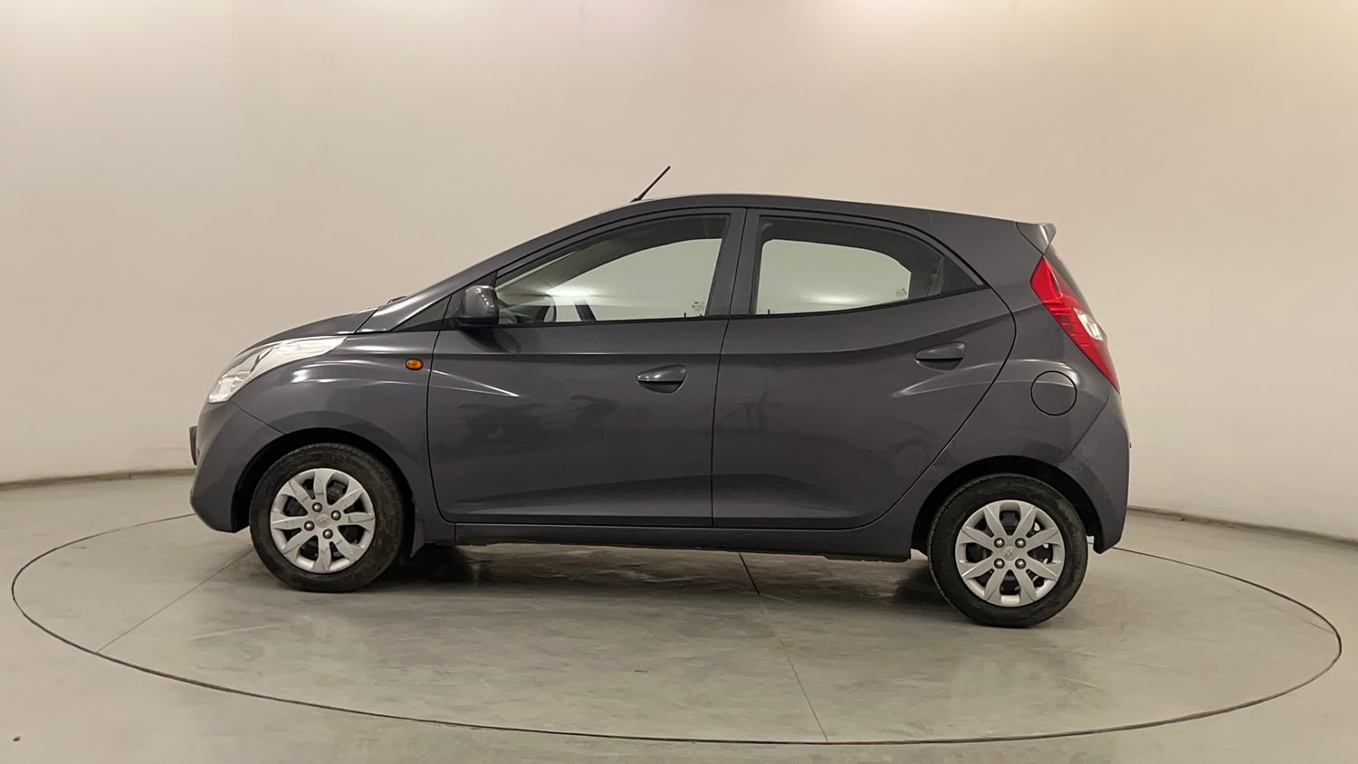 Used 2017 Hyundai Eon Magna Petrol Manual exterior LEFT SIDE VIEW