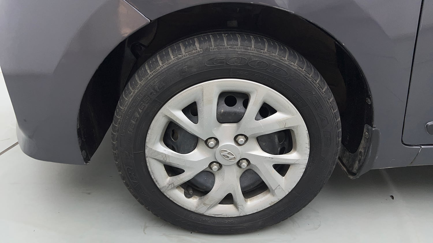 Used 2018 Hyundai Grand i10 Sportz 1.2 Kappa VTVT Petrol Manual tyres LEFT FRONT TYRE RIM VIEW