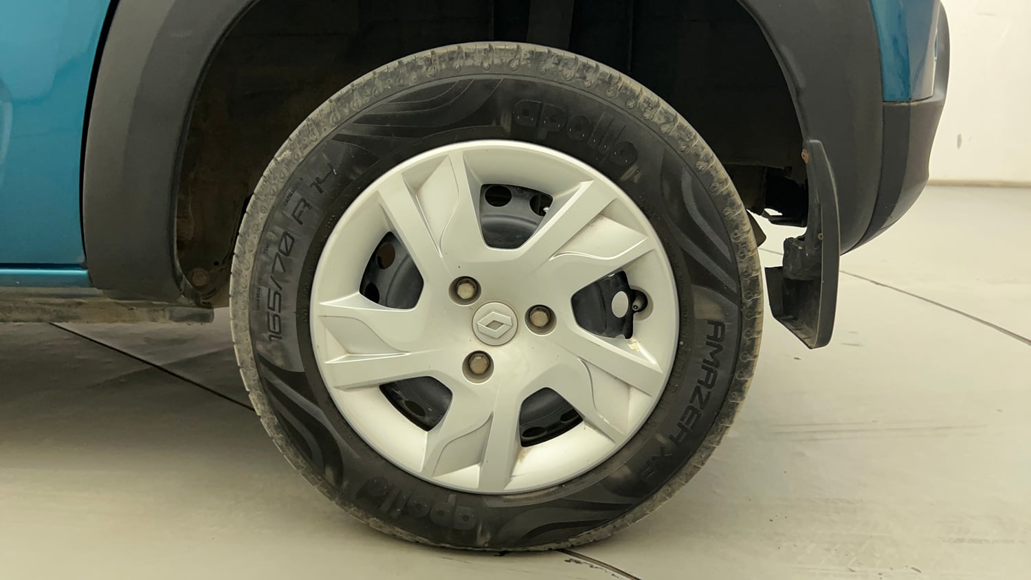 Used 2021 Renault Kwid RXL Petrol Manual tyres LEFT REAR TYRE RIM VIEW