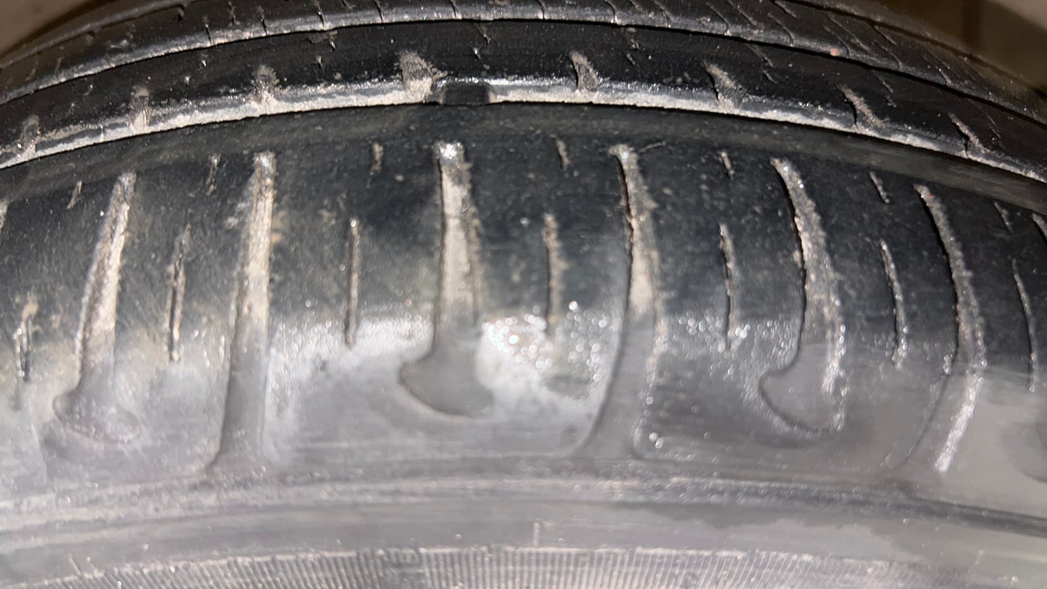 Used 2017 Hyundai Grand i10 Sportz (O) 1.2 Kappa VTVT Petrol Manual tyres RIGHT FRONT TYRE TREAD VIEW