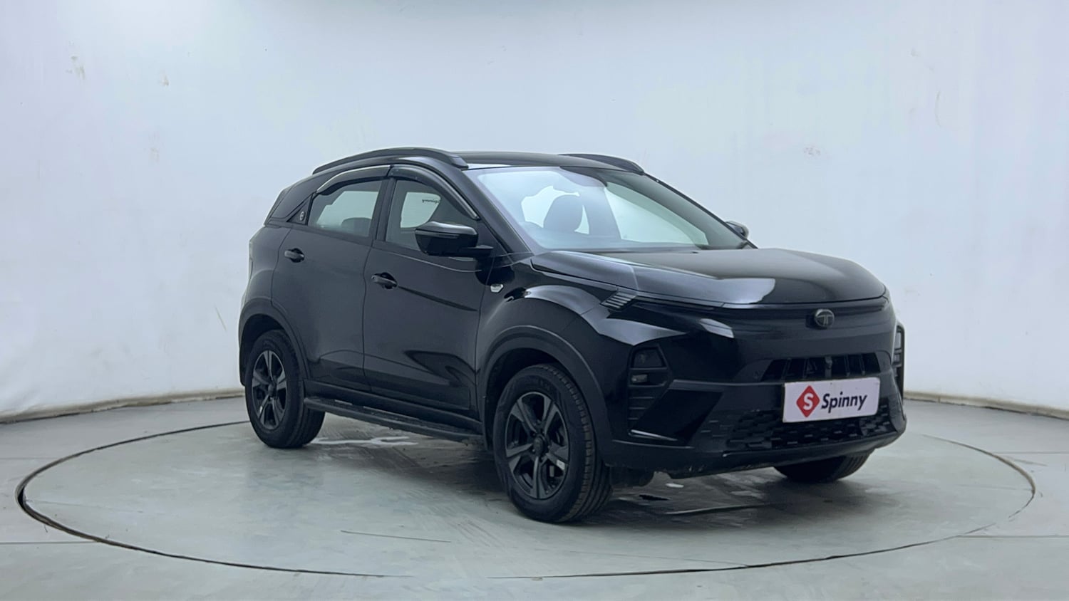 Used 2024 Tata Nexon Fearless Plus (S) 1.5 Diesel 6MT Dark Edition Diesel Manual exterior RIGHT FRONT CORNER VIEW