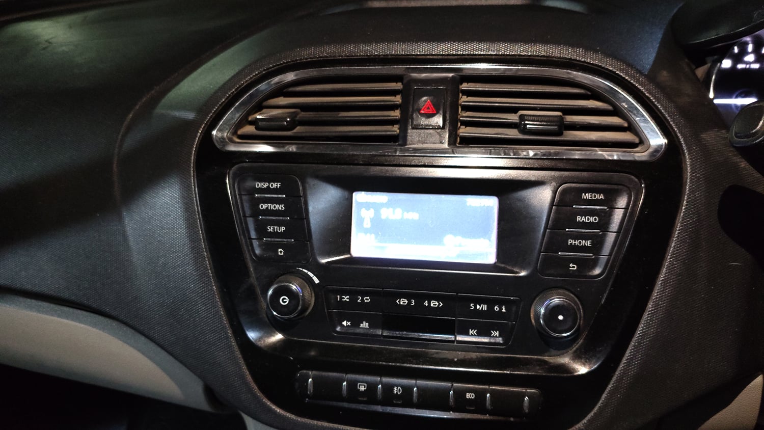 Used 2018 Tata Tiago Revotorq XZ Diesel Manual top_features Integrated (in-dash) music system