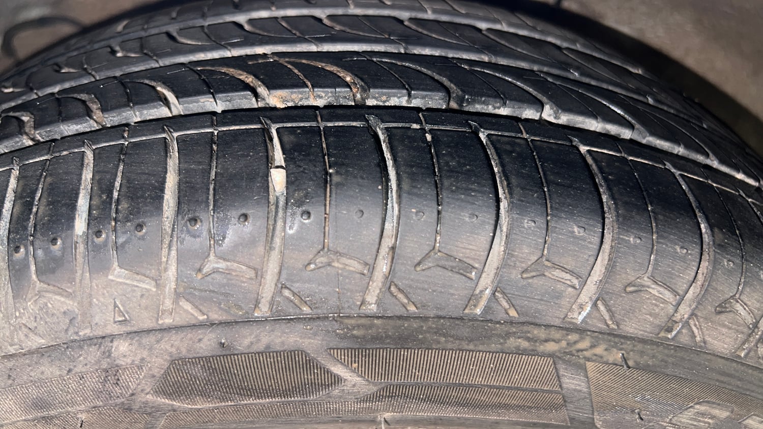 Used 2019 Hyundai Grand i10 Sportz 1.2 Kappa VTVT Petrol Manual tyres RIGHT REAR TYRE TREAD VIEW