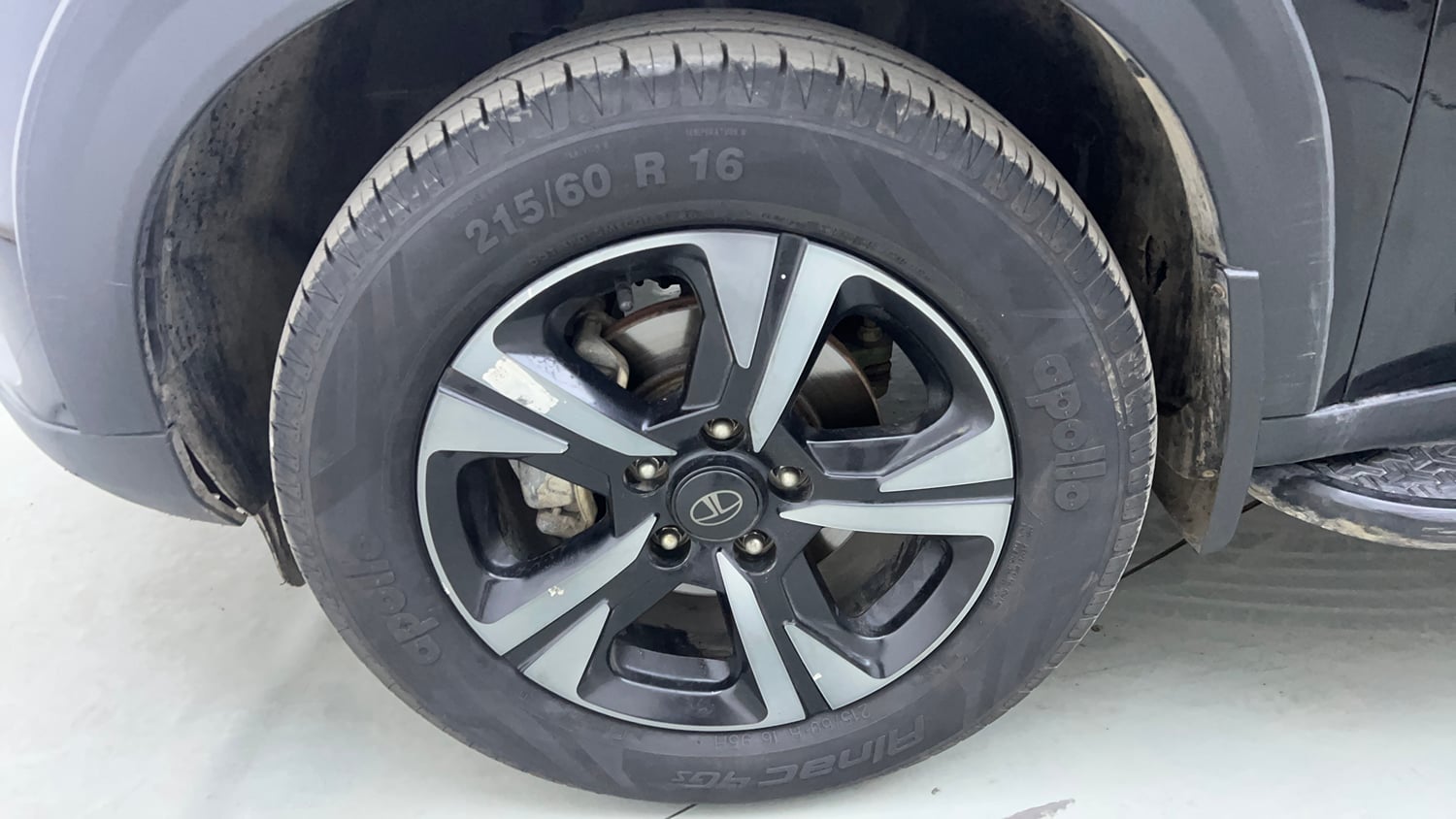Used 2024 Tata Nexon Fearless Plus (S) 1.5 Diesel 6MT Dark Edition Diesel Manual tyres LEFT FRONT TYRE RIM VIEW