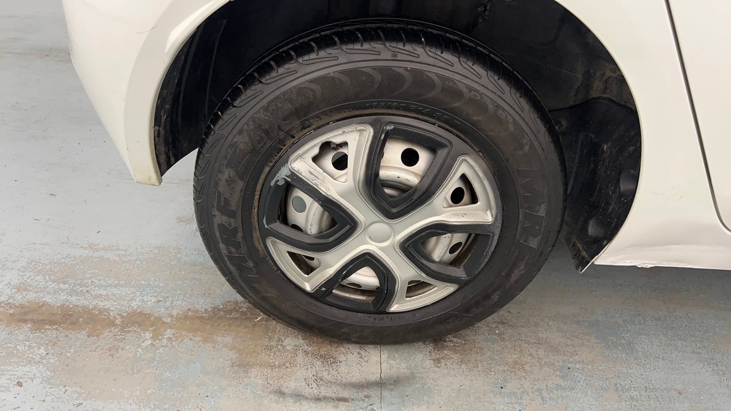 Used 2024 Tata Altroz XE Plus Diesel Diesel Manual tyres RIGHT REAR TYRE RIM VIEW