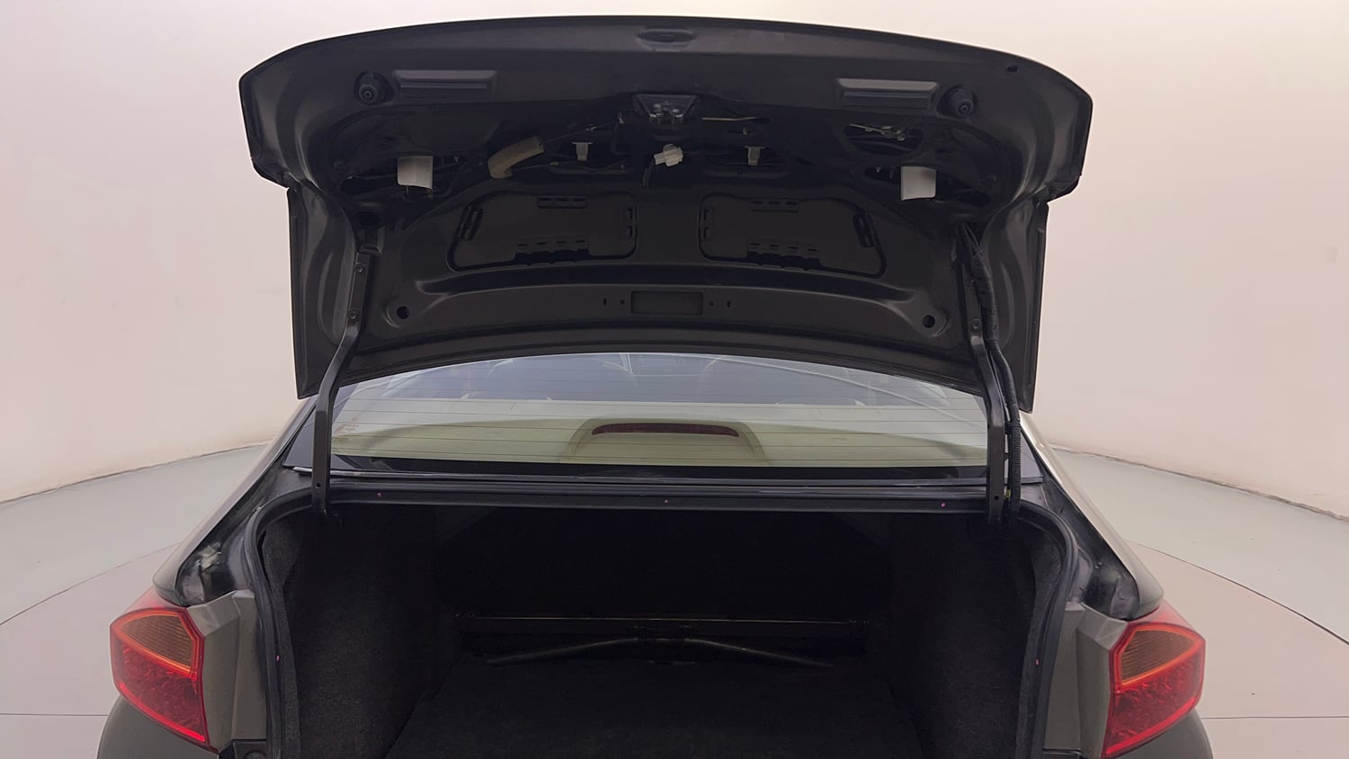 Used 2016 Honda City V Petrol Manual interior DICKY DOOR OPEN VIEW