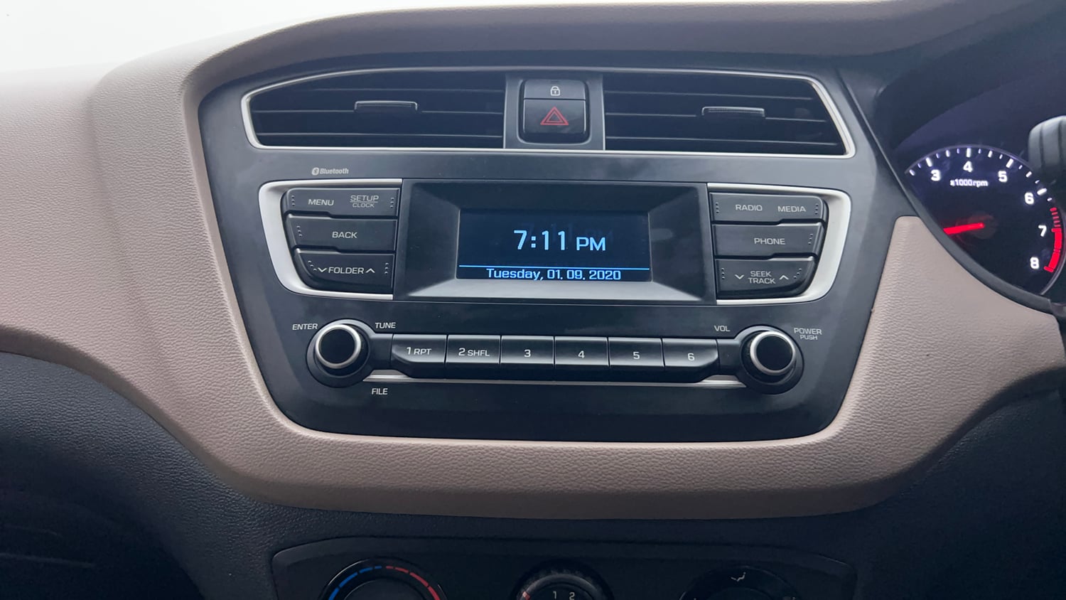 Used 2020 Hyundai Elite i20 Magna Plus 1.2 Petrol Manual interior MUSIC SYSTEM & AC CONTROL VIEW