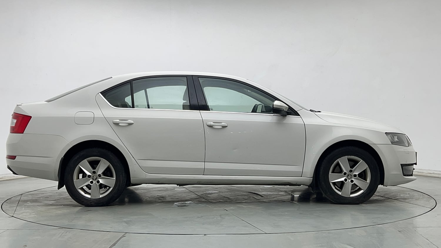 Used 2017 Skoda Octavia 1.8 TSI Ambition Plus AT Petrol Automatic exterior RIGHT SIDE VIEW