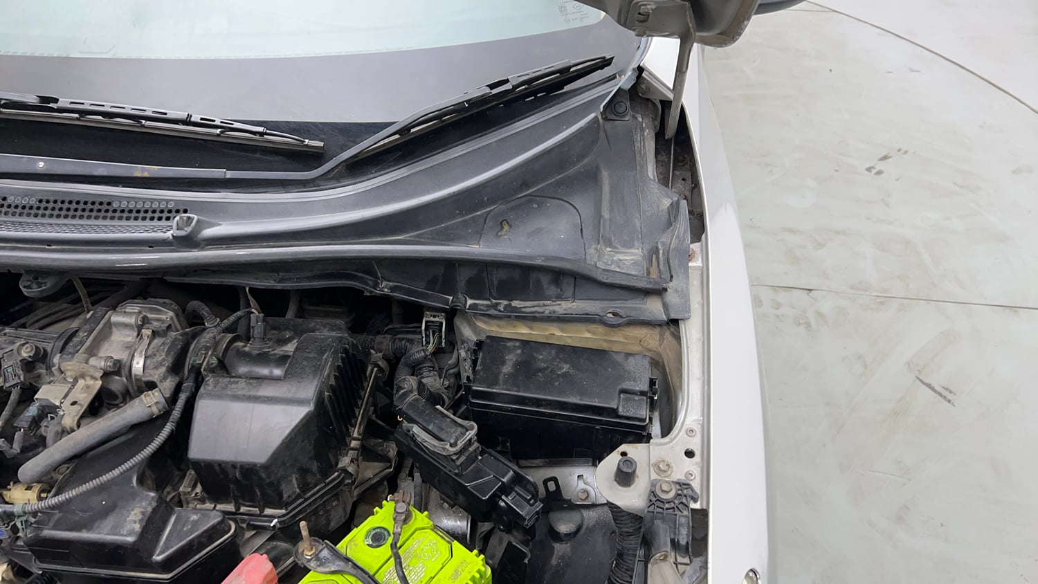 Used 2015 Honda City V Petrol Manual engine ENGINE LEFT SIDE HINGE & APRON VIEW