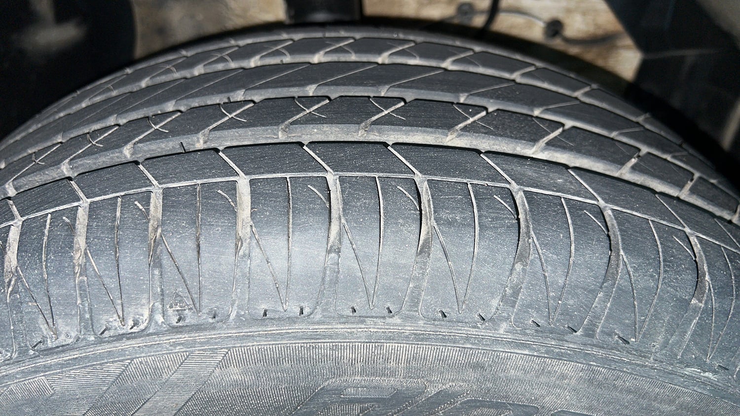 Used 2022 maruti-suzuki Vitara Brezza ZXi Petrol Manual tyres RIGHT FRONT TYRE TREAD VIEW