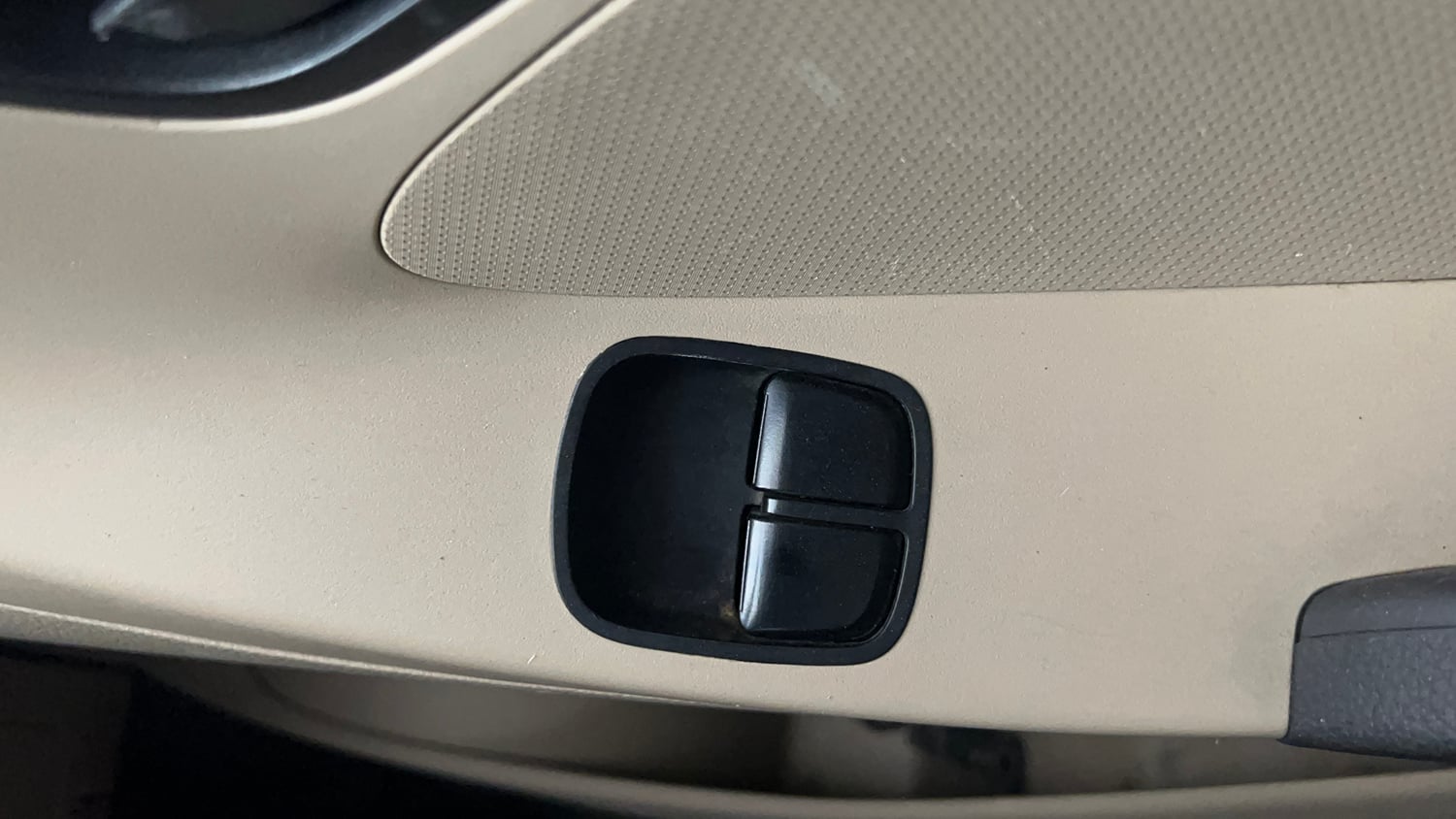 Used 2015 Hyundai Eon Magna + Petrol Manual top_features Power windows
