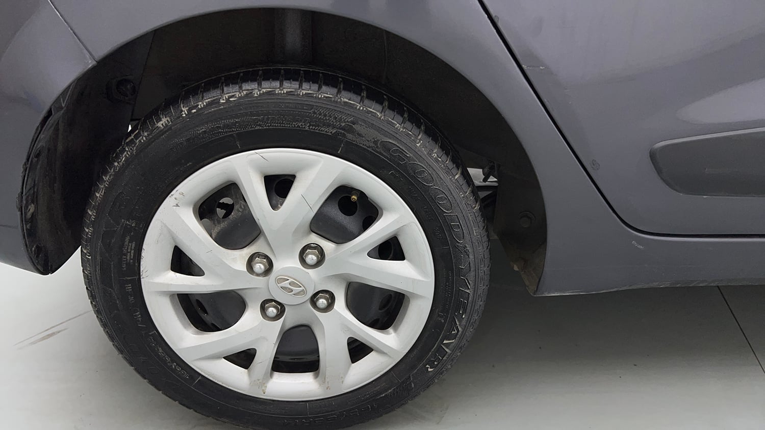 Used 2018 Hyundai Grand i10 Sportz 1.2 Kappa VTVT Petrol Manual tyres RIGHT REAR TYRE RIM VIEW