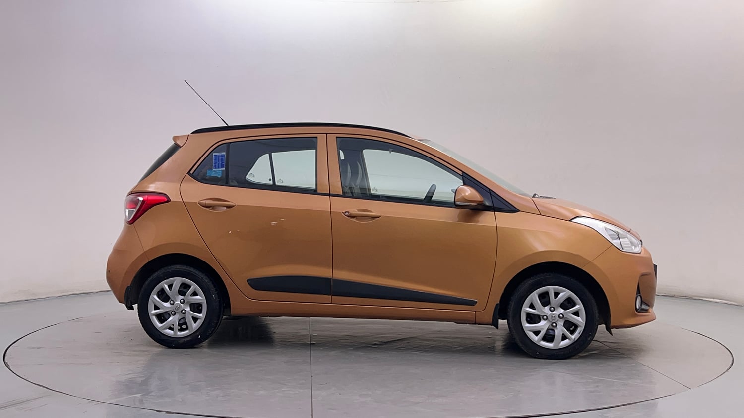 Used 2017 Hyundai Grand i10 Sportz (O) 1.2 Kappa VTVT Petrol Manual exterior RIGHT SIDE VIEW